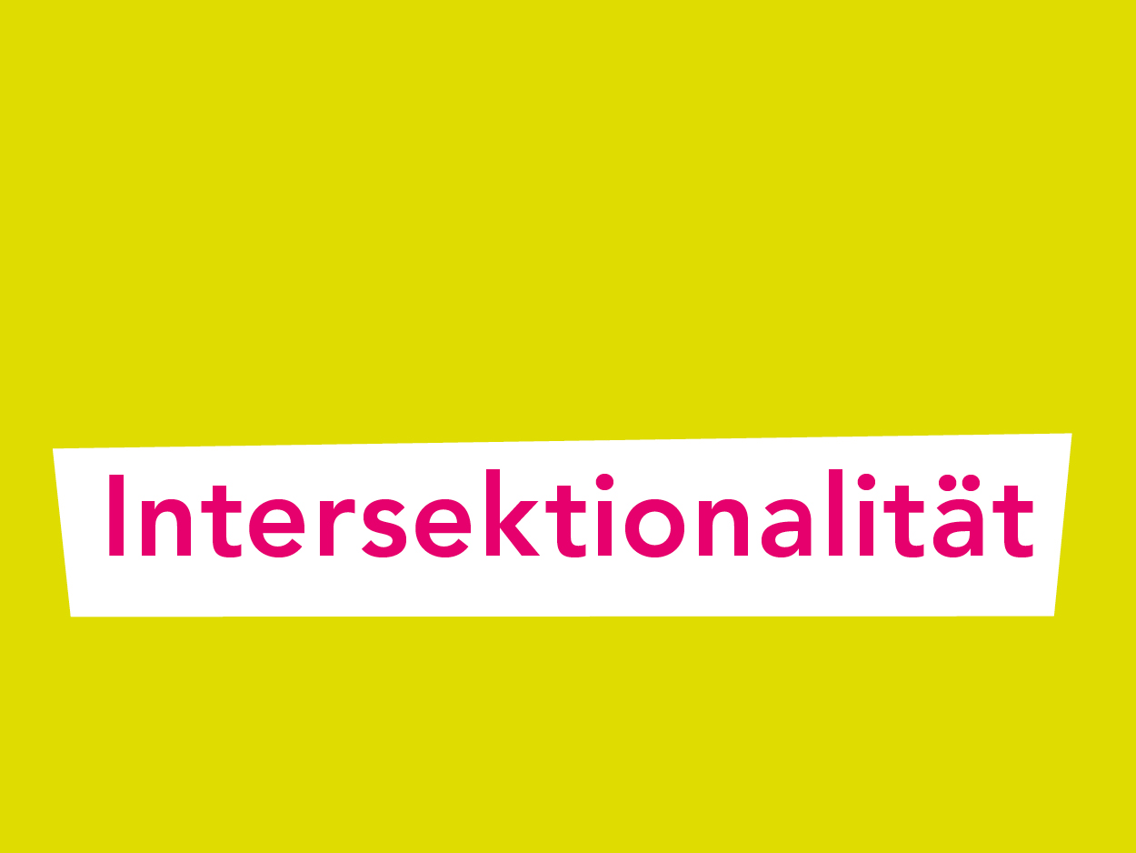 Artikelbild: grüner Hintergrund und magenta Schrift aus dem "Intersektionalität" steht